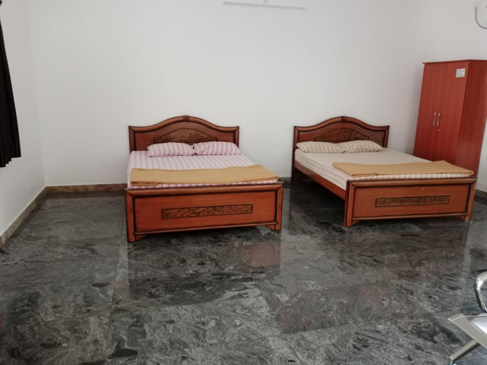 Urc Lodge Perundurai Esterno foto